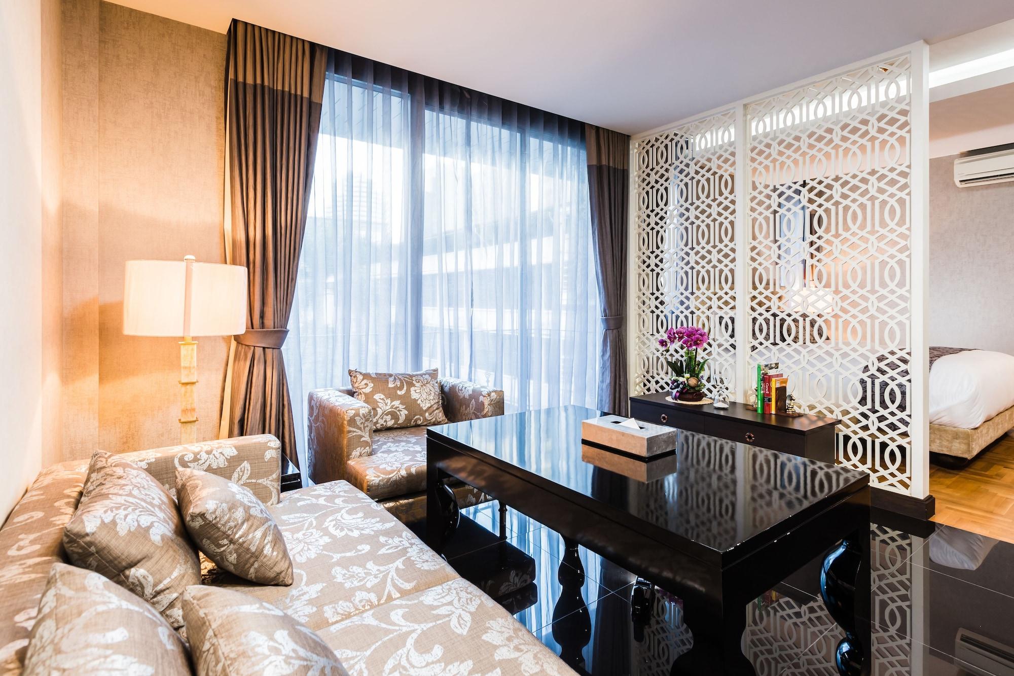 The Fah Silom Hotel Bangkok Exterior photo