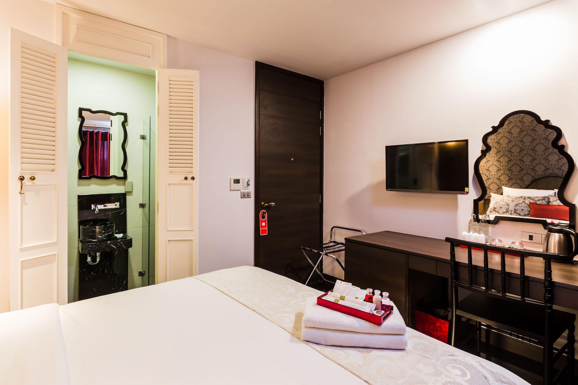 The Fah Silom Hotel Bangkok Exterior photo
