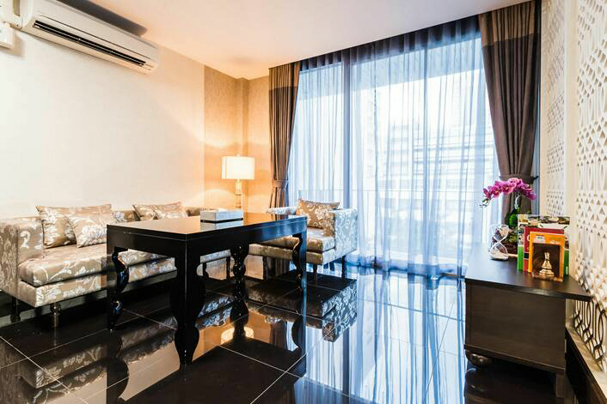 The Fah Silom Hotel Bangkok Exterior photo